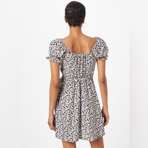 NWT Hollister Ditsy Daisy Puff-Sleeve Wrap Mini Dress Size XS Navy Floral - Picture 3 of 14